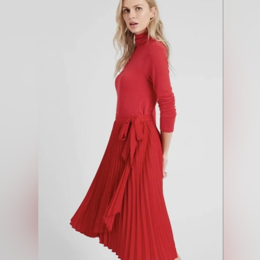 Brand new, never worn and still in delivery bag, Banana Republic pleated skirt.